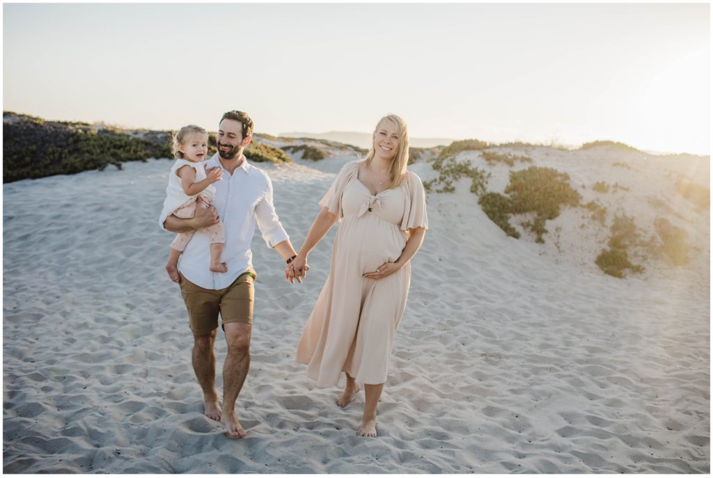 Image depicting family at Coronado Beach taking maternity photos
